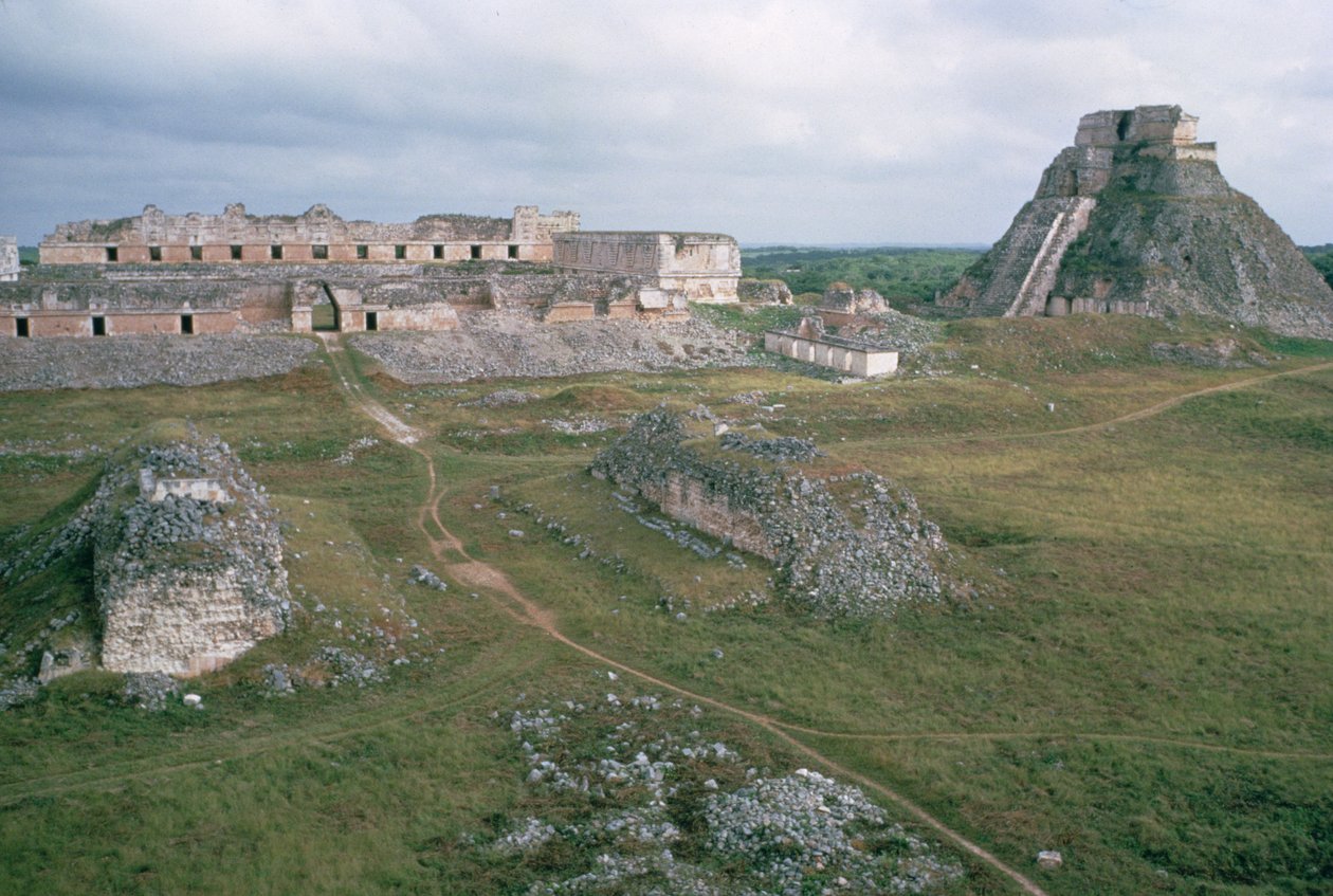 El Castillo y el Convento de Mayan