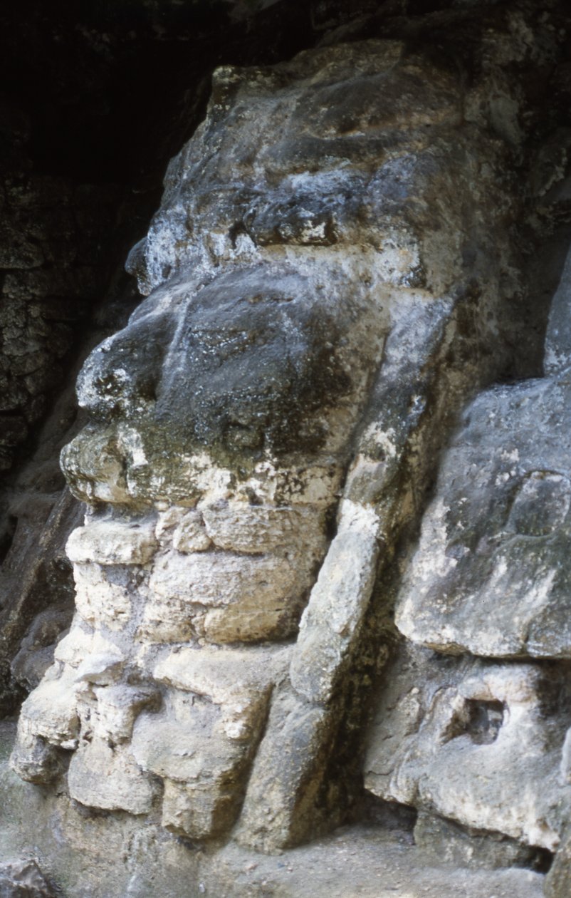 Máscara en una pirámide, 200 a.C. de Mayan