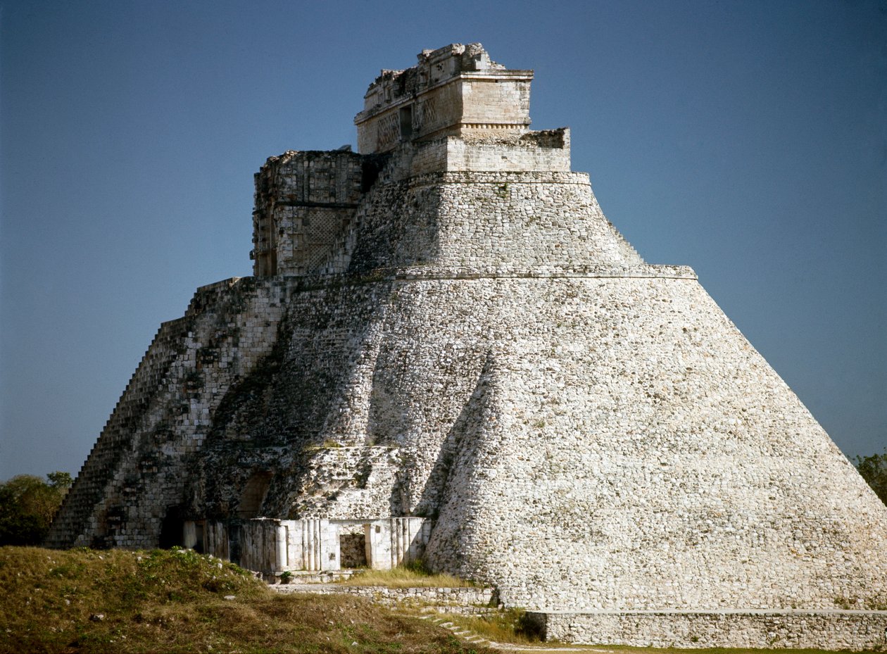 Pirámide del Mago, siglo VI de Mayan Mayan