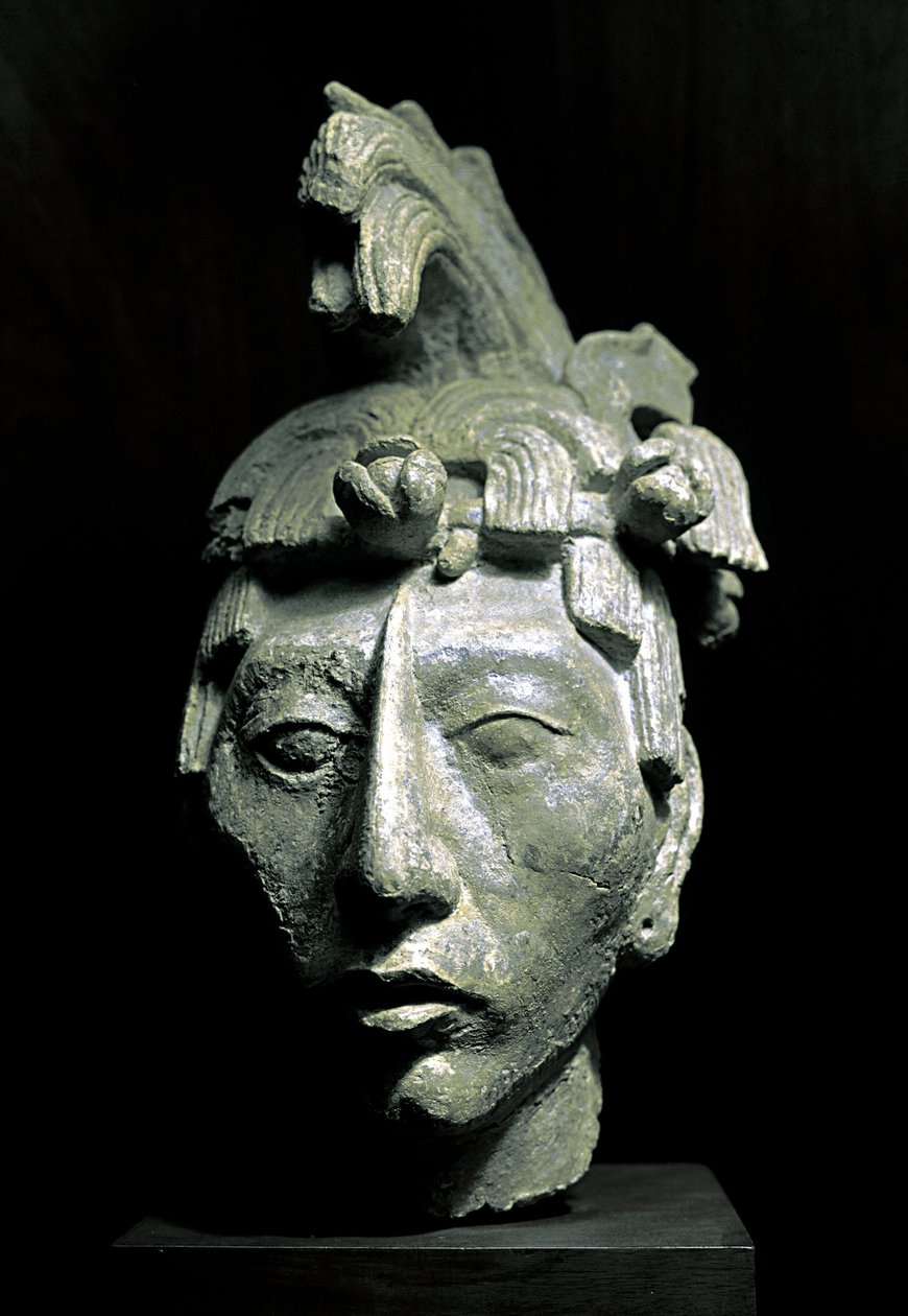 Cabeza de guerrero (escultura, circa 683) de Mayan Mayan