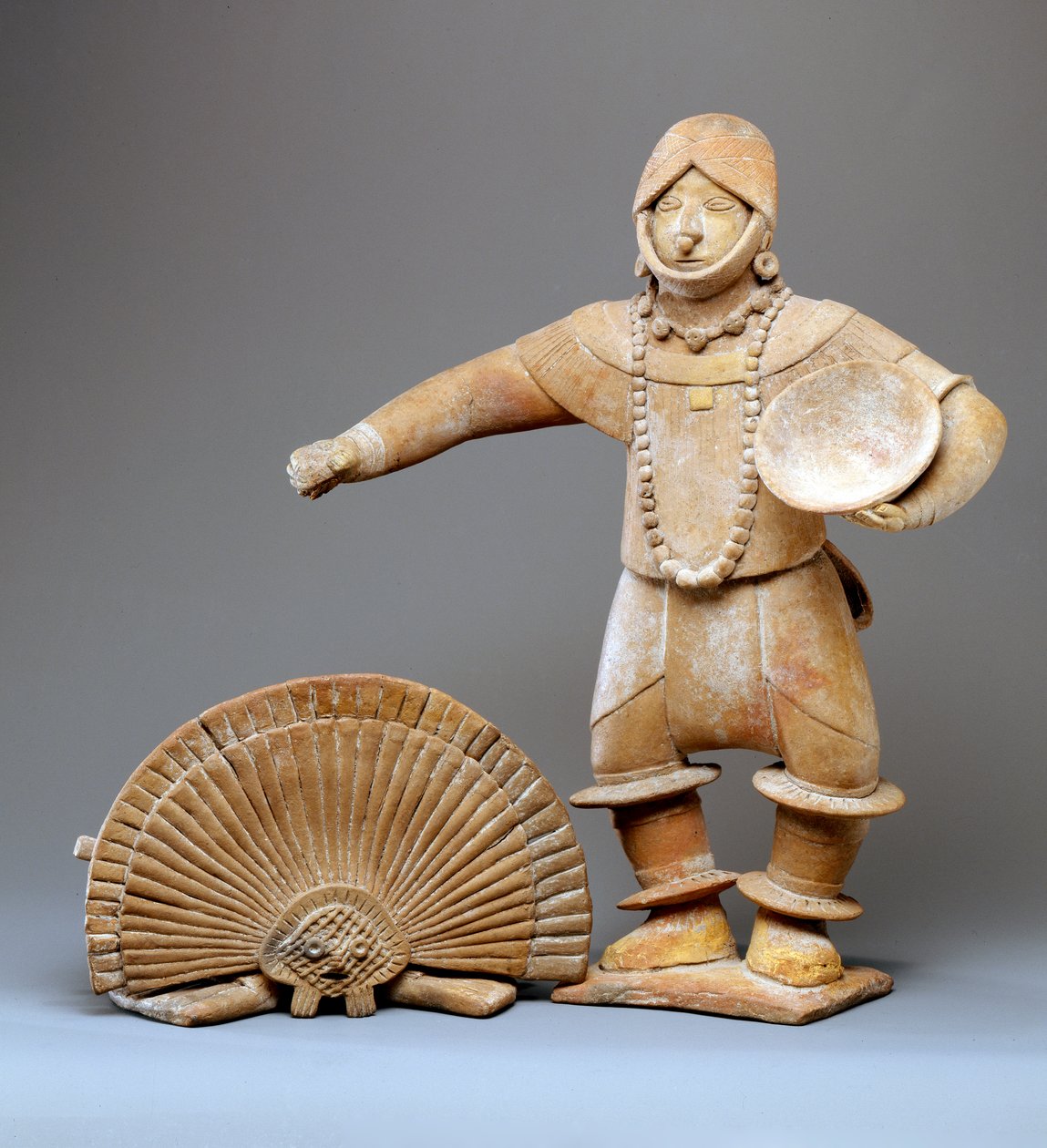 Bailarina con tocado (barro) de Mesoamerican