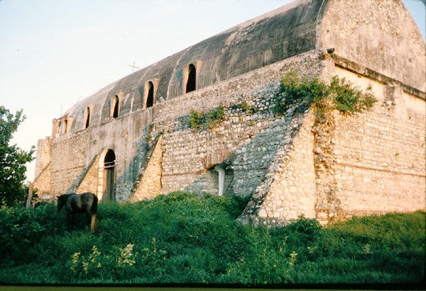 Exterior de una iglesia de Mexican School