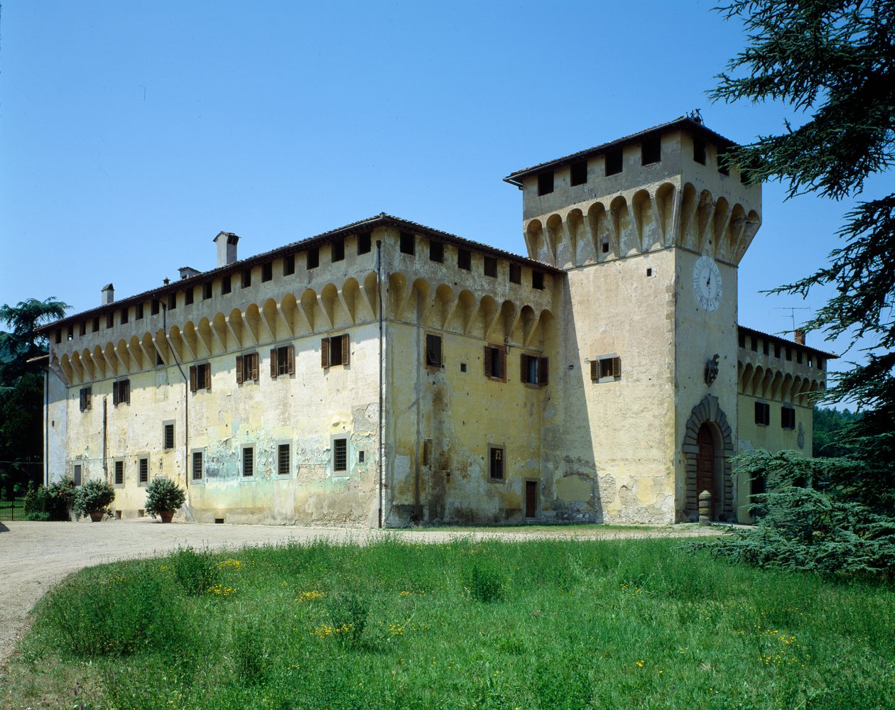 Villa Medicea di Cafaggiolo, comenzada en 1451 de Michelozzo di Bartolommeo