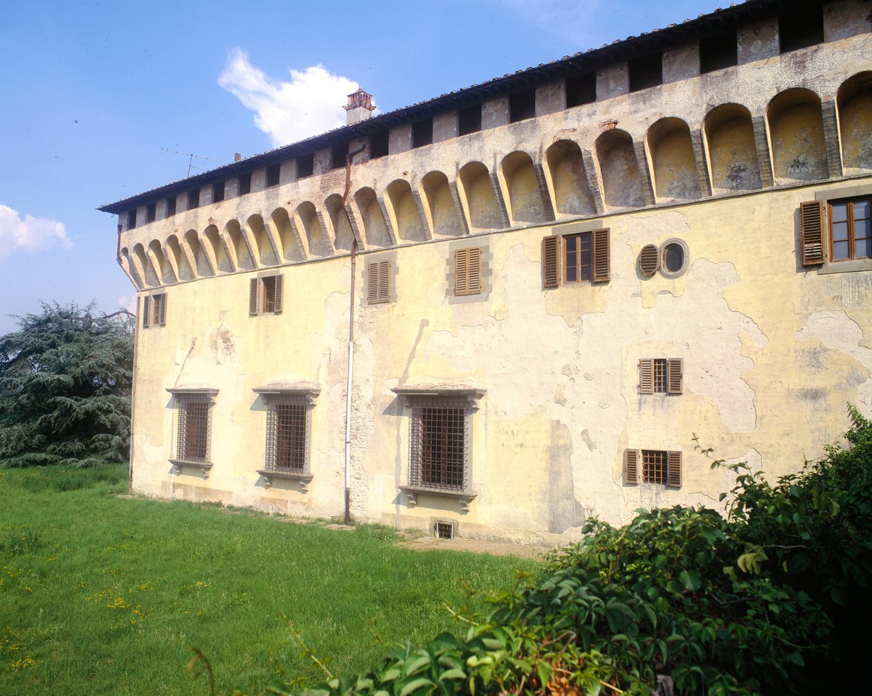Villa Medicea di Cafaggiolo, comenzada en 1451 de Michelozzo di Bartolommeo