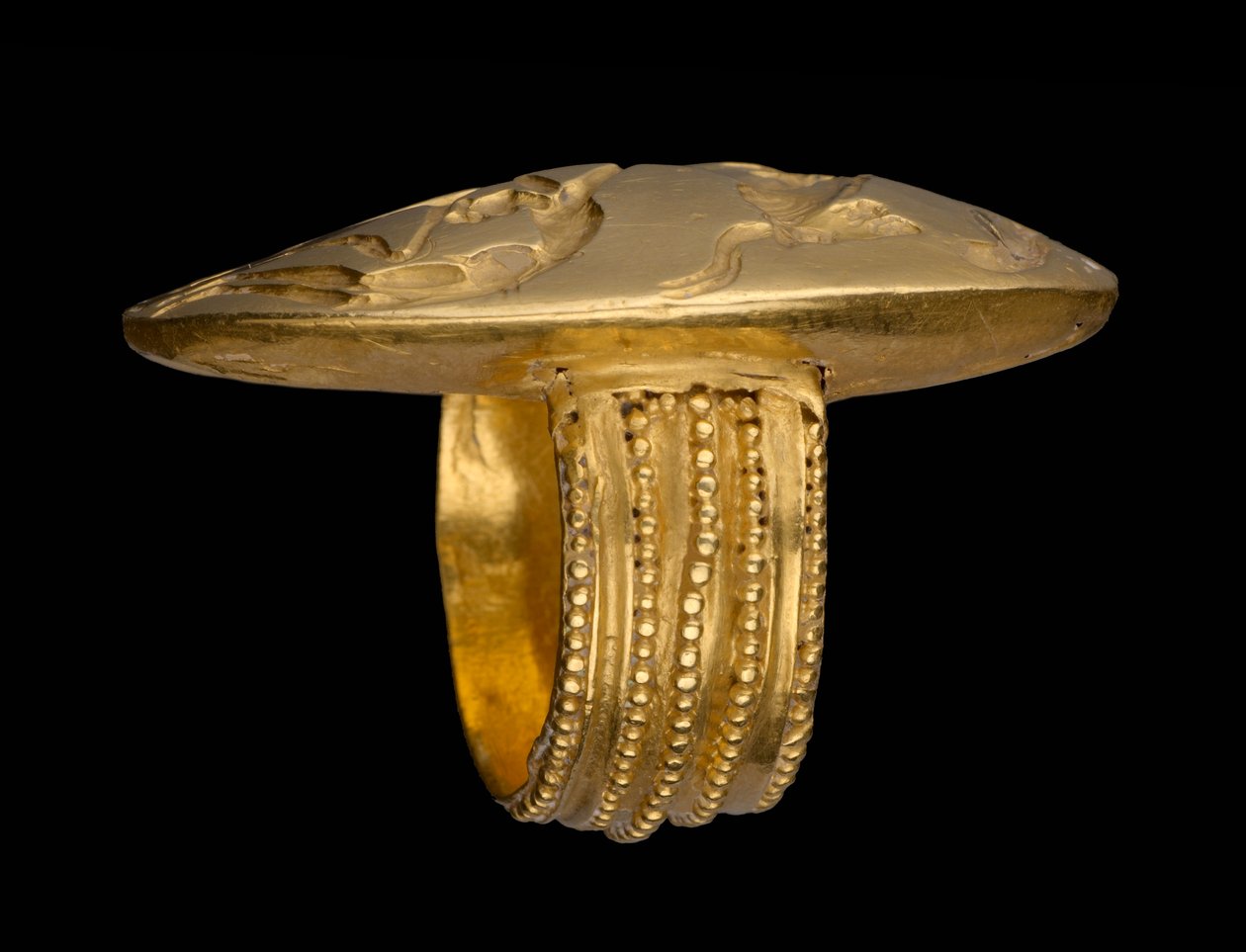 Anillo de sello que representa una escena de salto de toros, Minoico tardío, c.1500 a.C. de Minoan