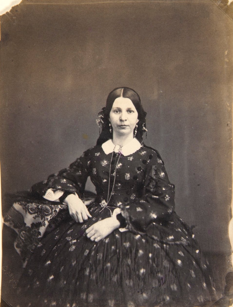 Mujer joven sentada de Oliver H. Willard
