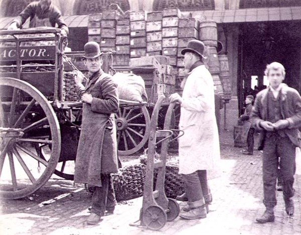 Descarga en el Mercado de Billingsgate de Paul Martin