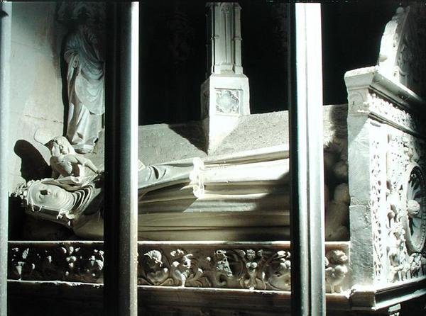 Tumba de Blanca de Anjou, esposa de Jaime II de Aragón (1264-1327) de Pere de Bonhull Pere de Bonhull