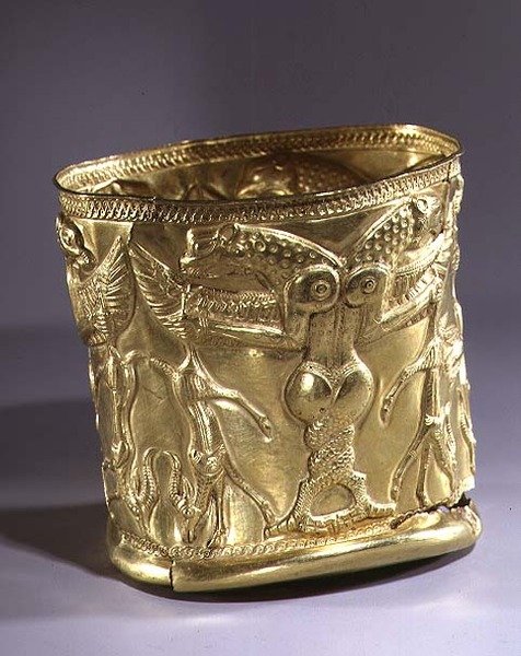 Copa decorada con criaturas mitológicas, noroeste de Irán, c.1200-1100 a.C. de Persian School