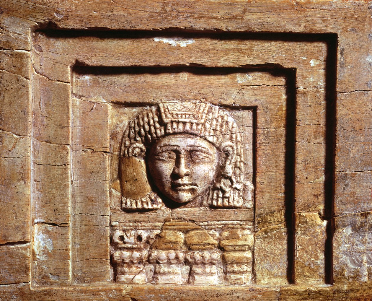 Relieve que representa a una mujer en una ventana, de Arslan Tash (Hadatu) de Phoenician