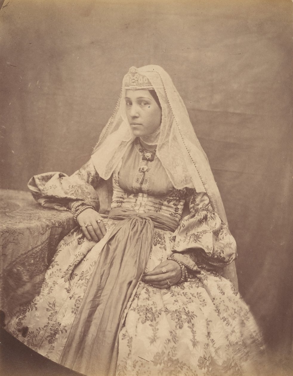 [Mujer armenia de Teherán], 1840s-60s de Possibly by Luigi Pesce.