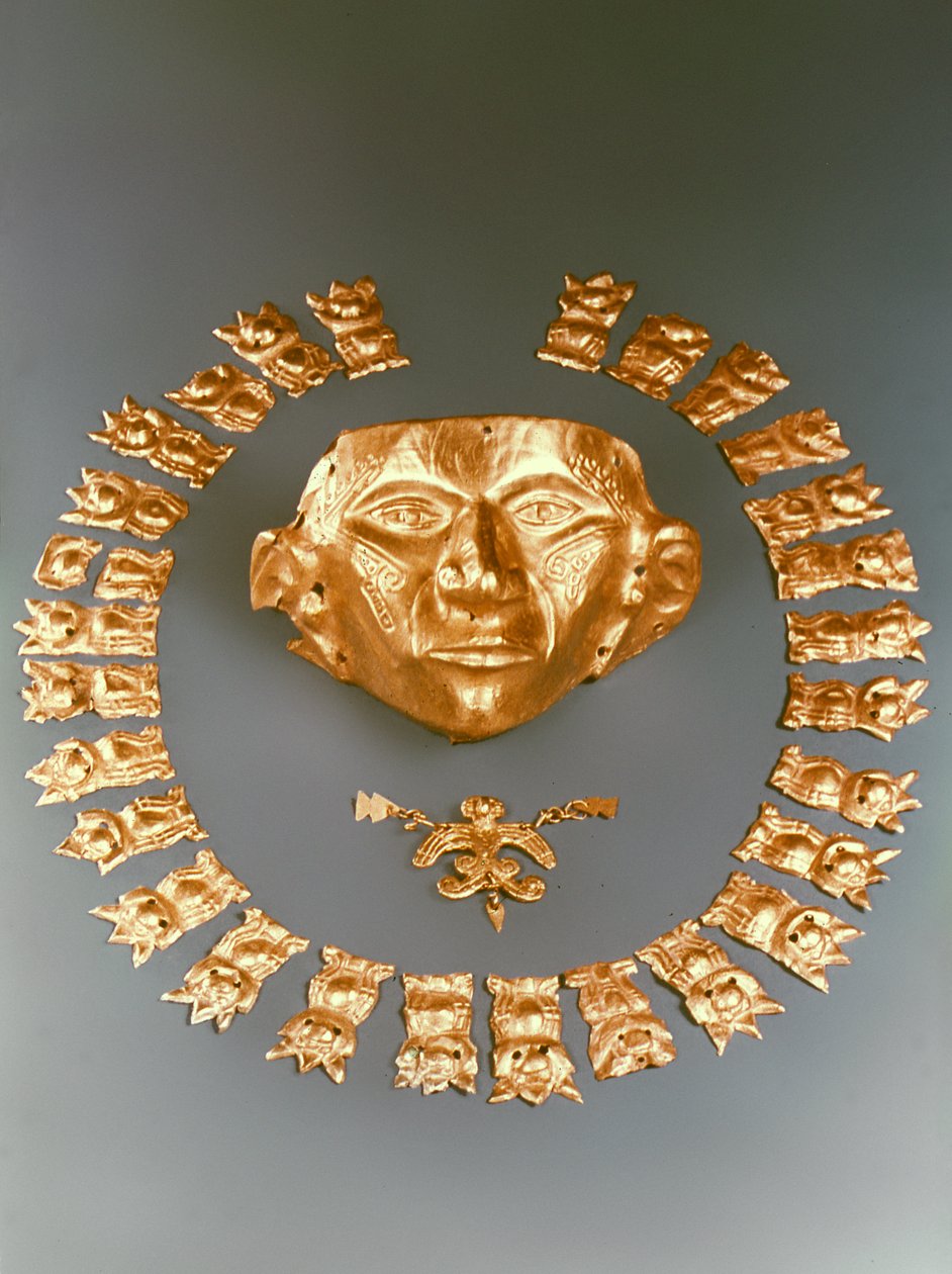 Máscara, colgante de pájaro y placas, Cauca de Pre Columbian