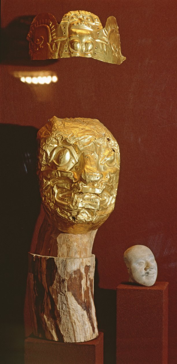 Máscara y Tocador de Pre Columbian