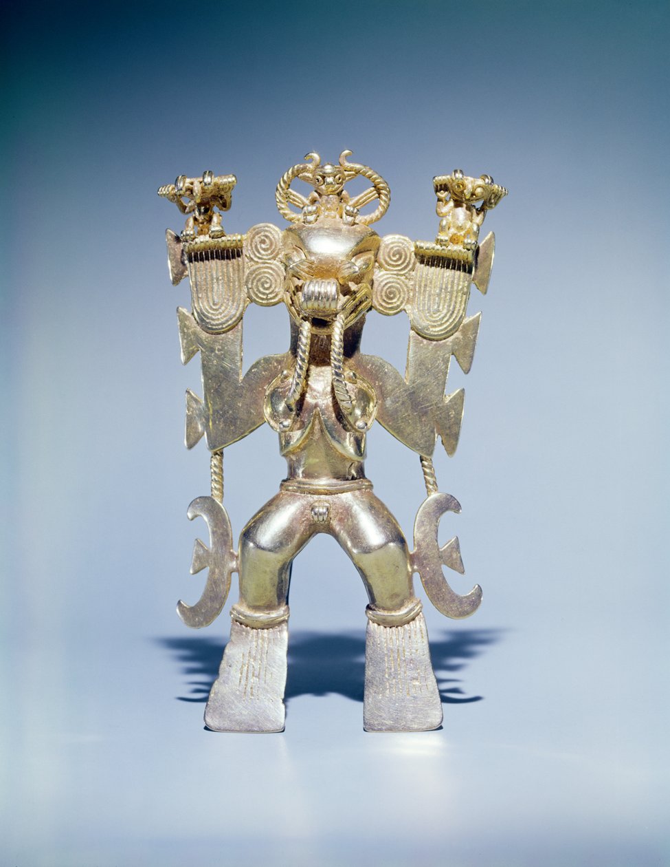 Colgante que representa un dios cocodrilo, La Vaca, Punta Burica, Costa Rica de Pre Columbian