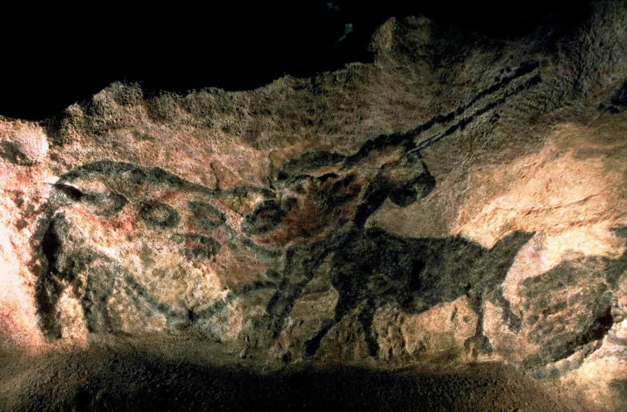 Pintura rupestre de un animal con cuernos, c.17000 a.C. de Prehistoric