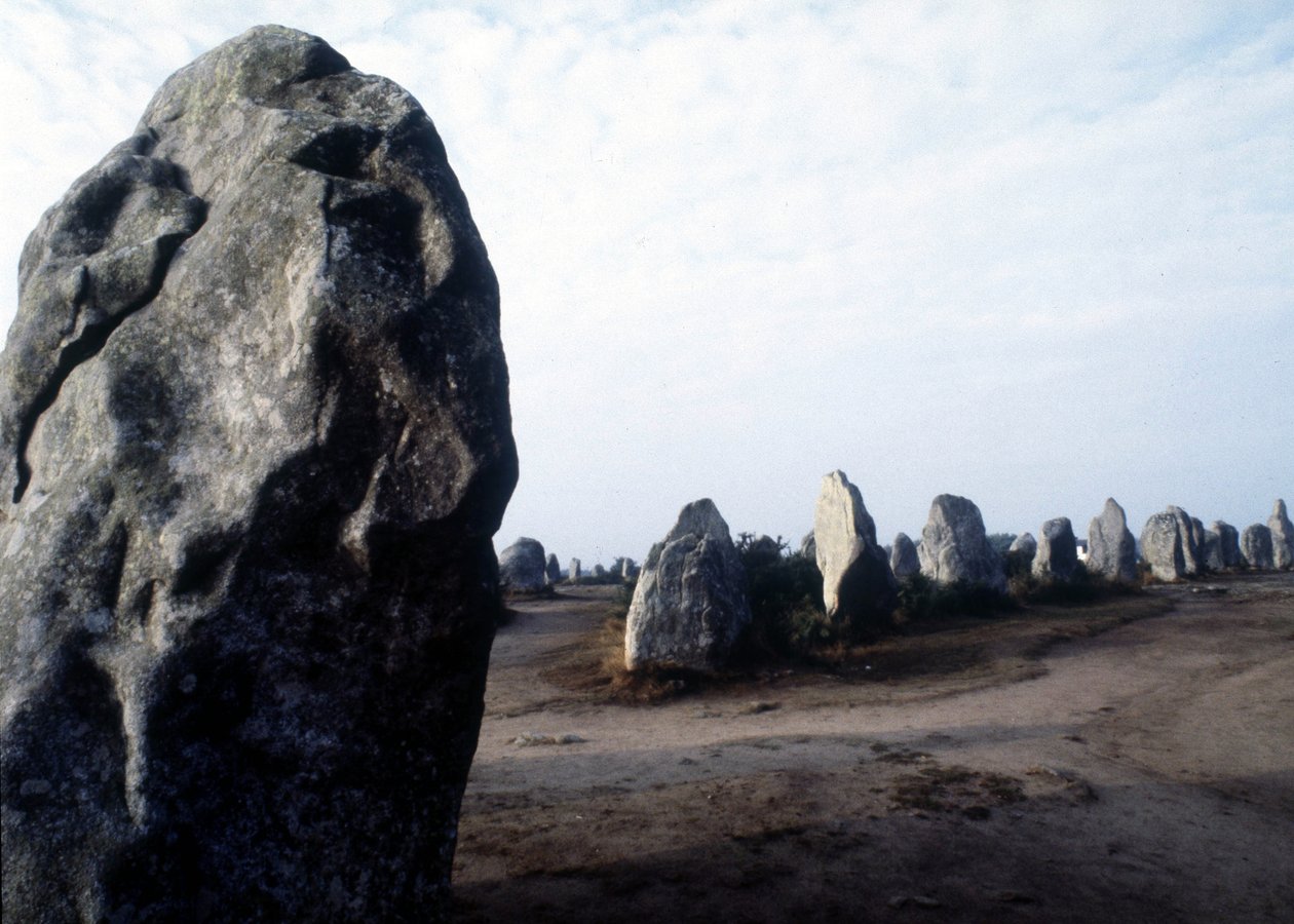 Monumentos megalíticos de Carnac en Kermario. de Prehistoric Prehistoric