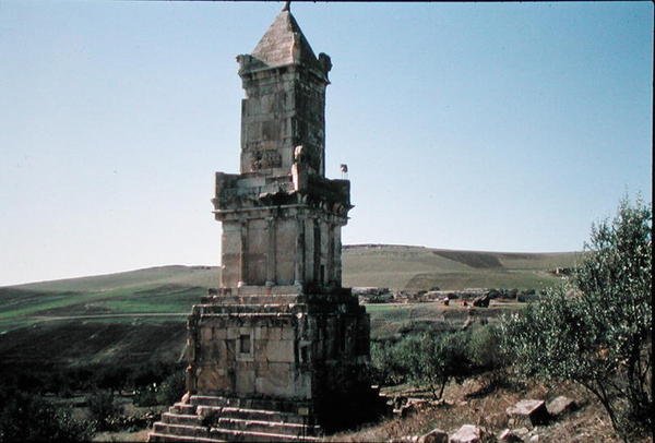 Monumento conocido como el Mausoleo de Atban de Punic