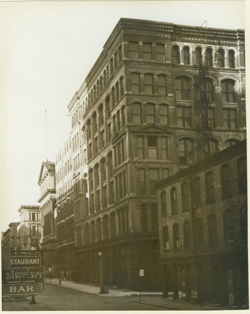 Vista hacia el norte en Third Street (Memorial Drive) desde Pine Street de Ralph K. Traber