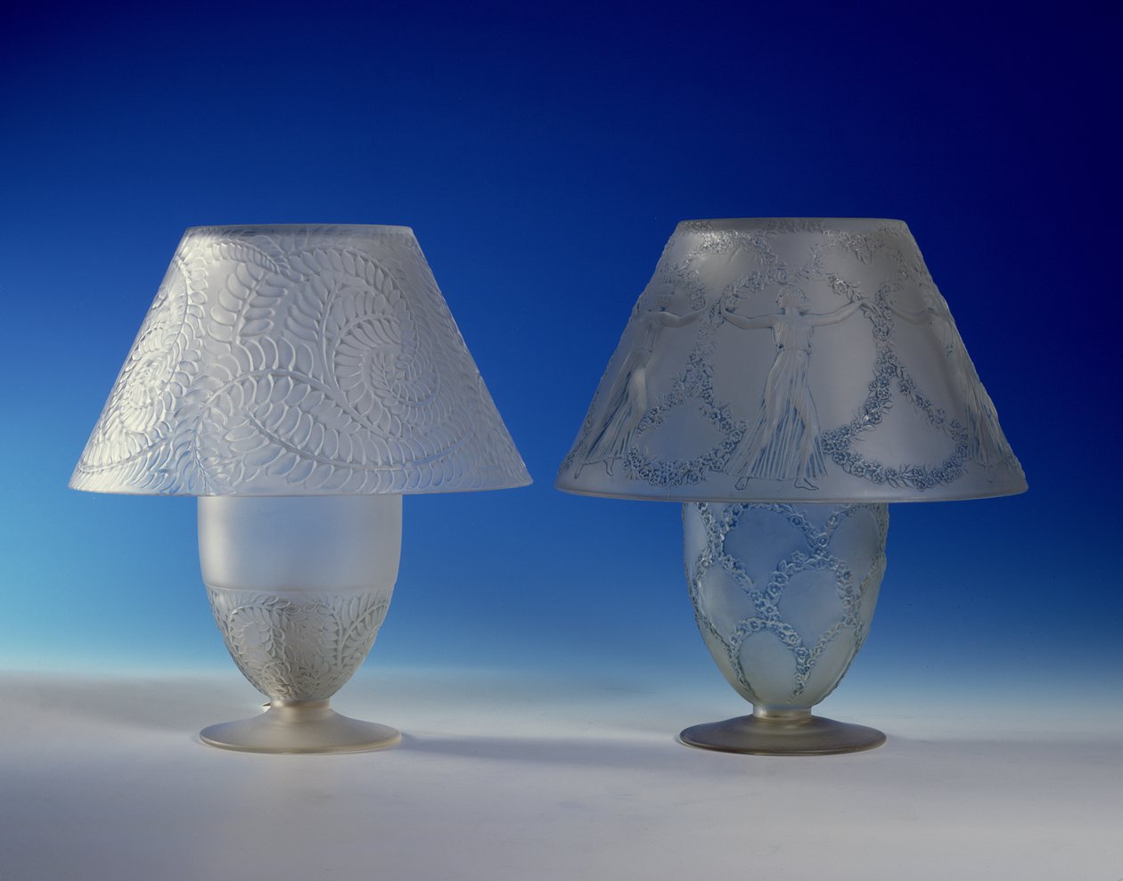 Feuillages Mesas Escarchadas Lámparas (vidrio) de Rene Jules Lalique