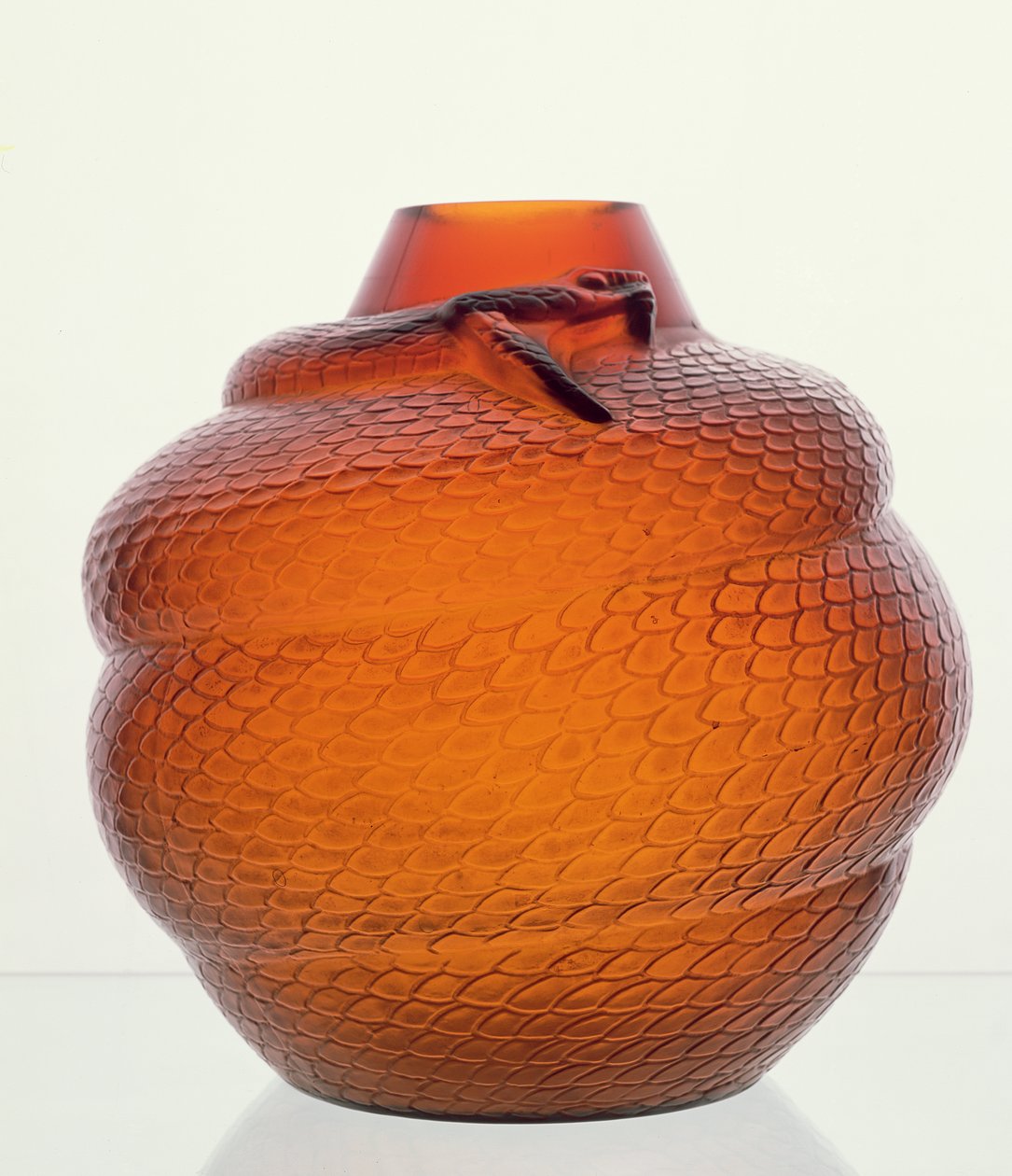 Serpiente, jarrón de vidrio ámbar oviforme de Lalique de Rene Jules Lalique