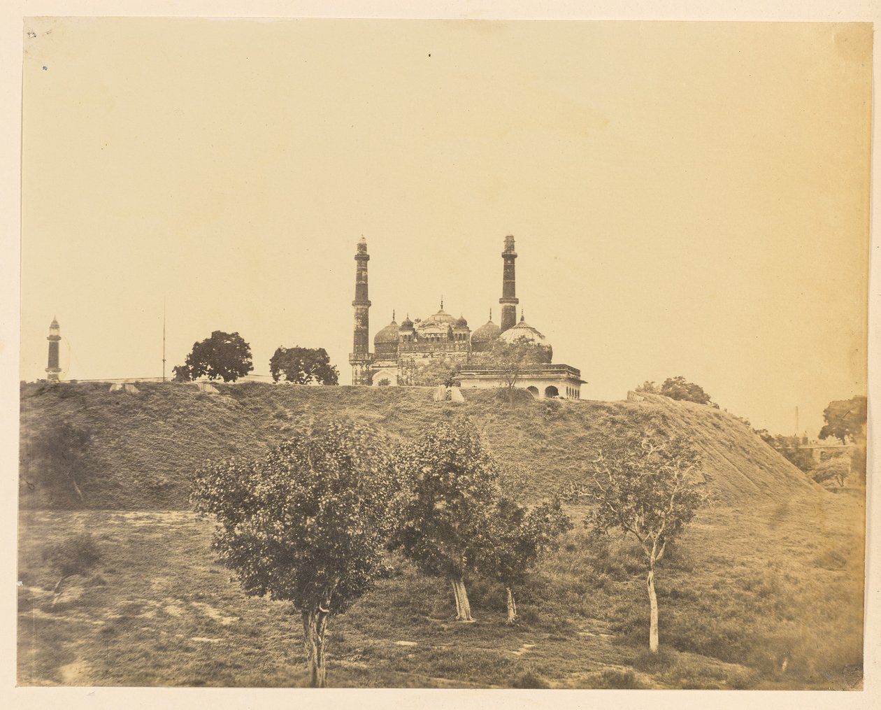 [Mezquita en la ciudad de Agra] de Robert C. Tytler