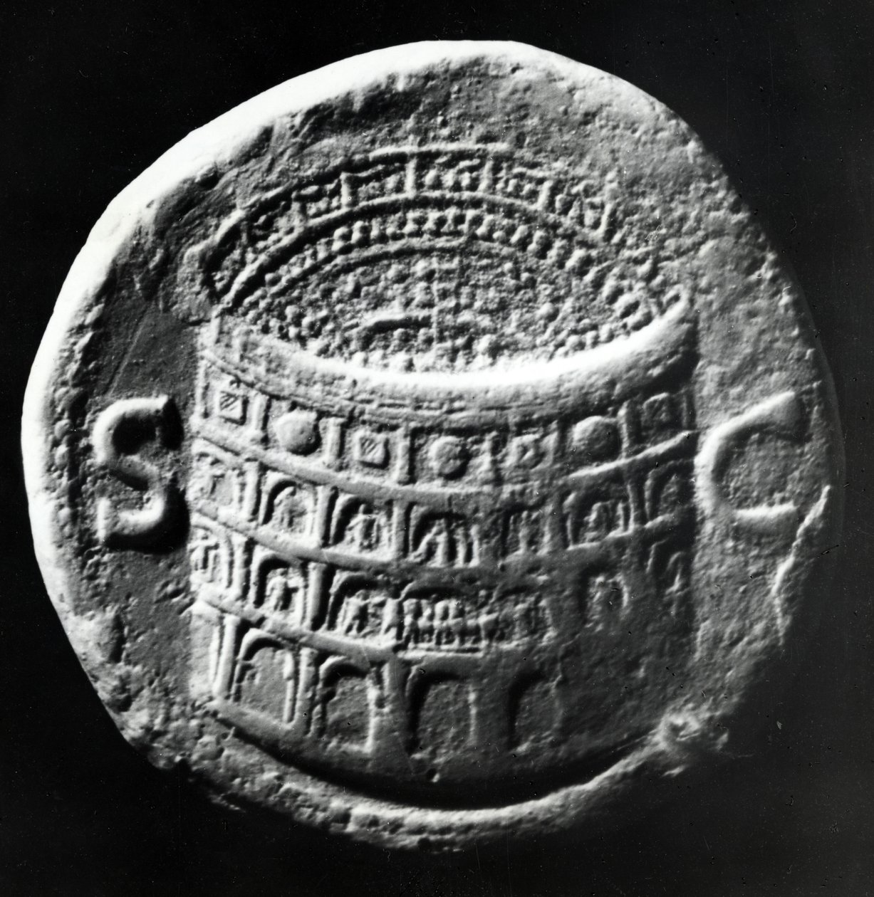 Sestercio de bronce mostrando una vista aérea del Coliseo, c.80-81 d.C. de Roman