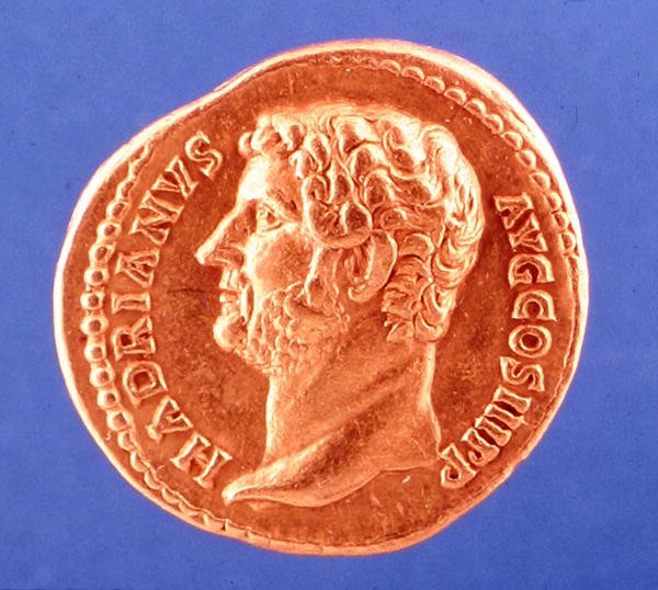 Moneda que representa al Emperador Adriano de Roman