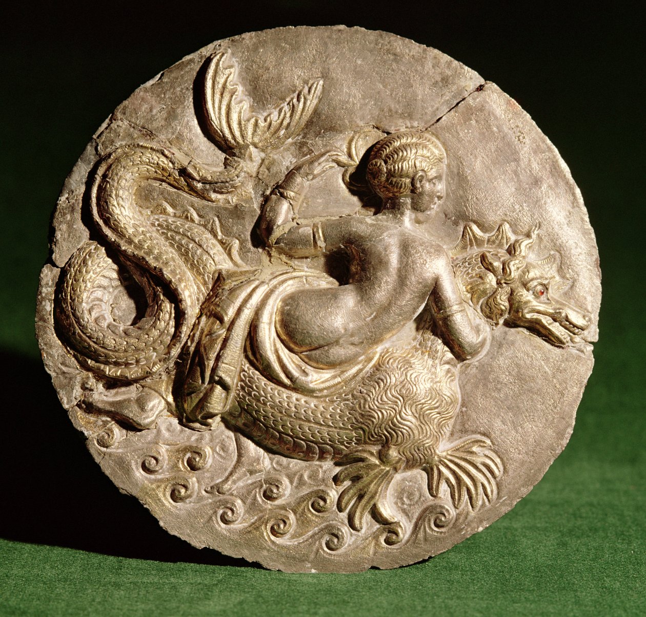 Nereida en Ketos, de la tapa de una píxide encontrada en Canosa di Puglia, c.130 a.C. de Roman