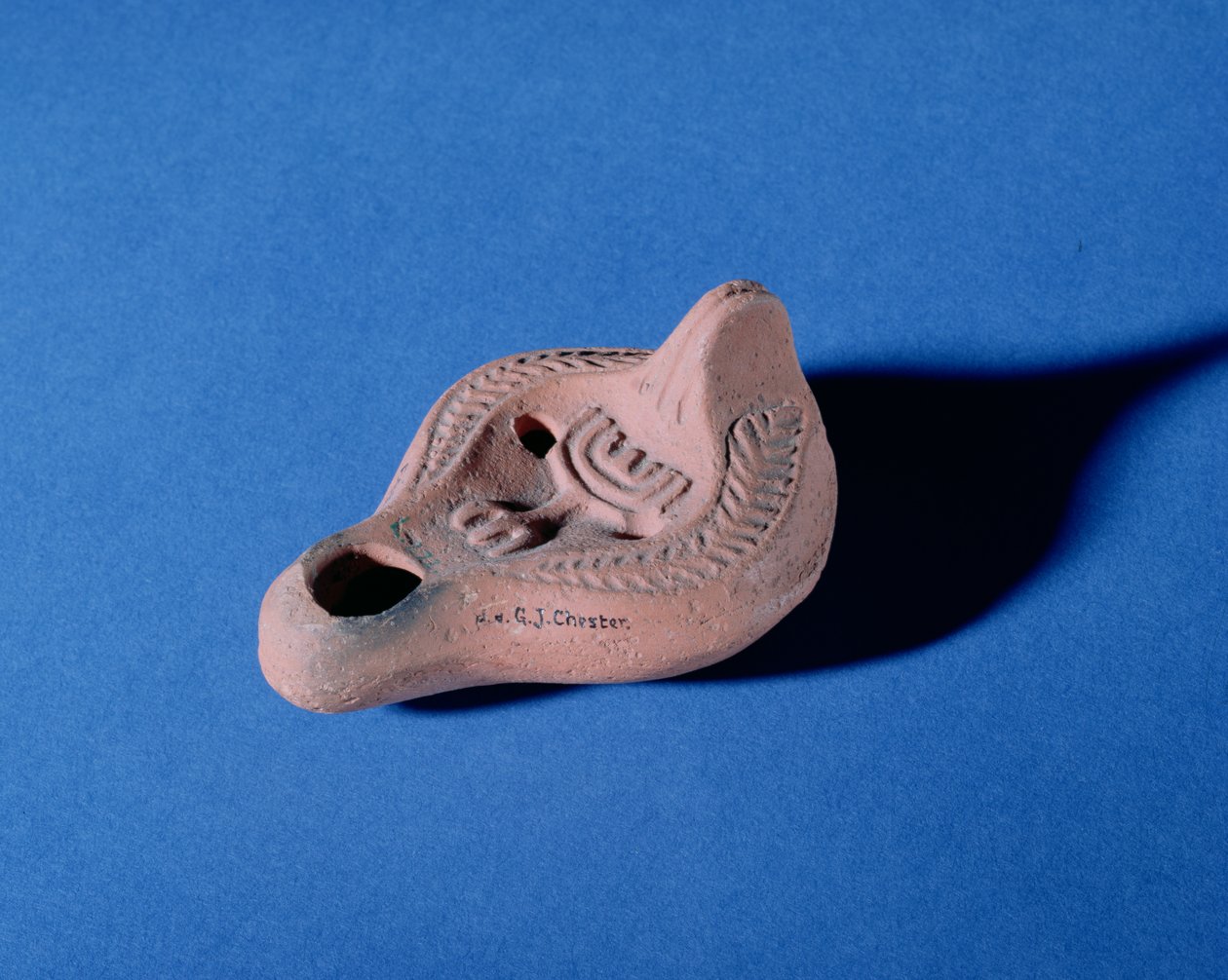 Lámpara de aceite que representa una Menorá, romana (cerámica) de Roman