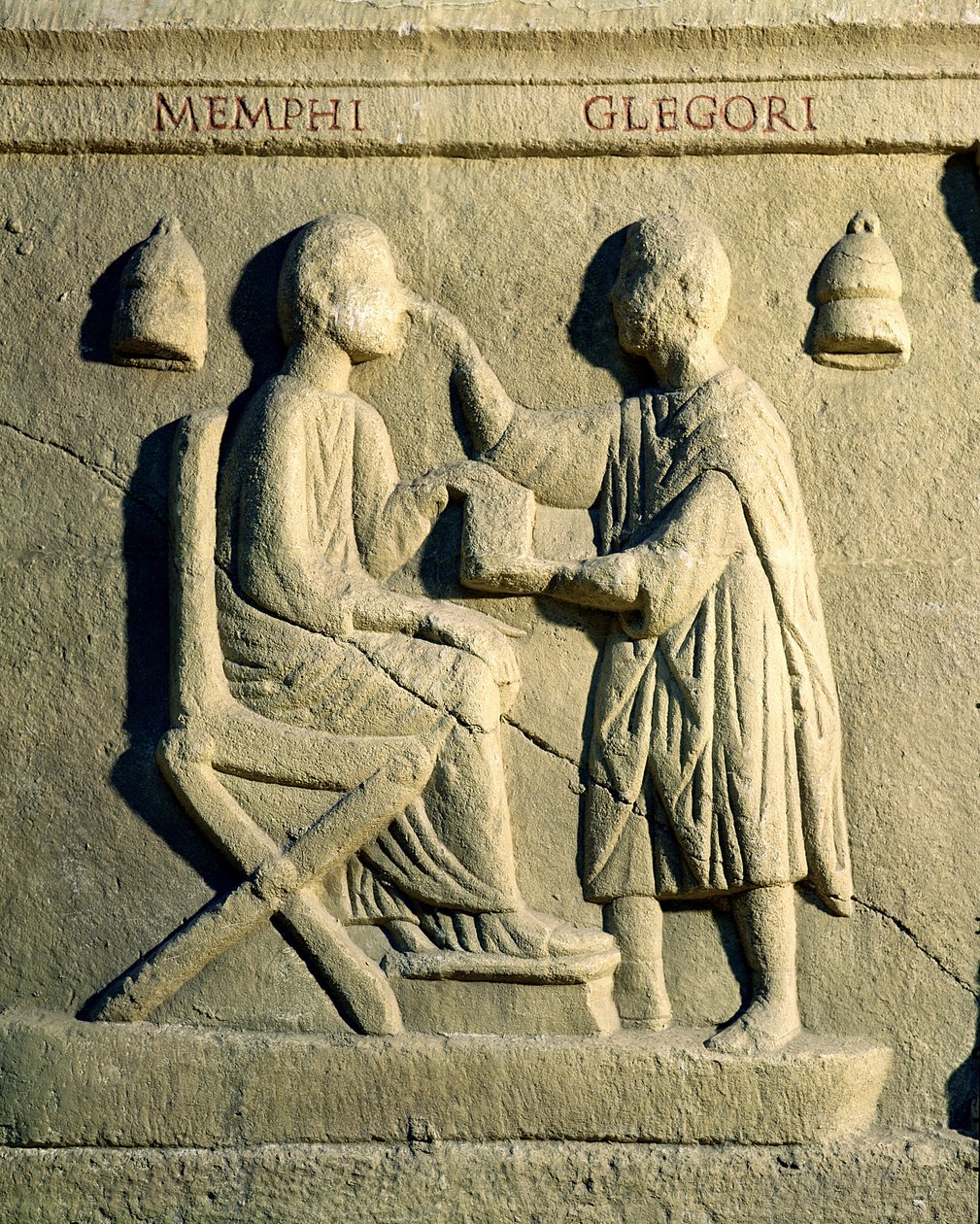Relieve que representa a un oculista examinando a un paciente de Roman