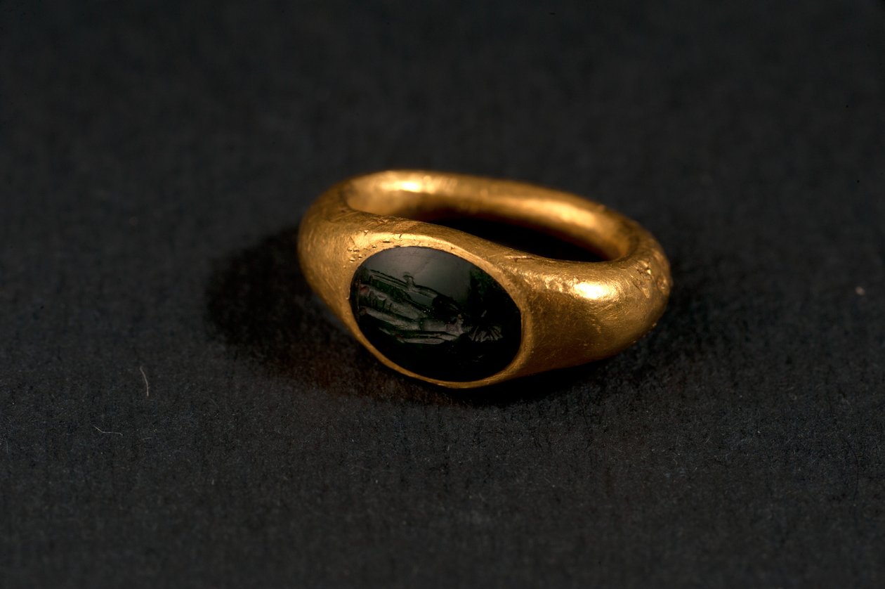 Anillo (oro y calcedonia) de Roman