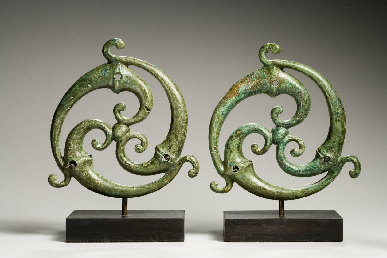 Aplicaciones de trisquel, romano-célticas, c. siglo III d.C. de Roman