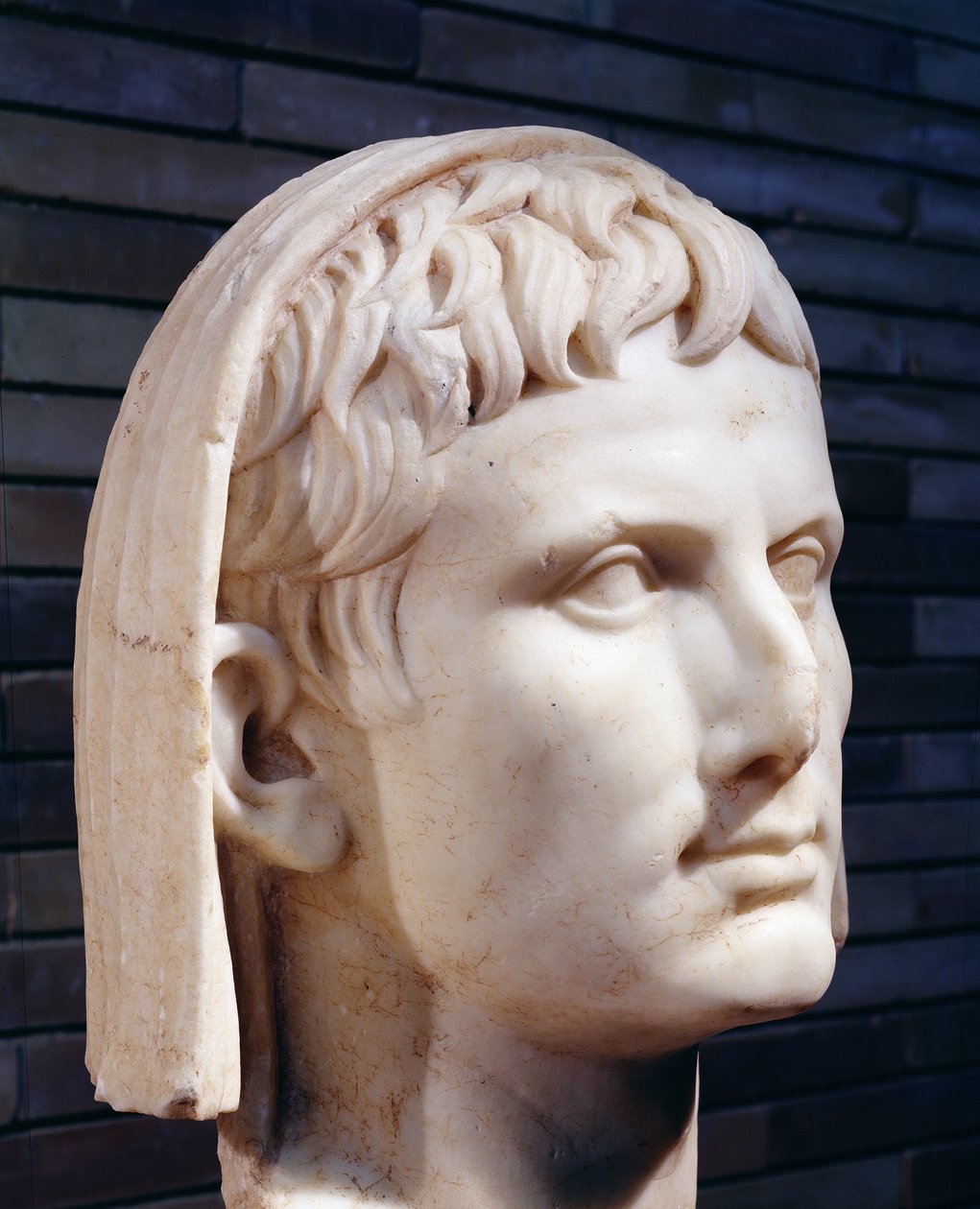 Cabeza velada del Emperador Augusto (mármol) de Roman