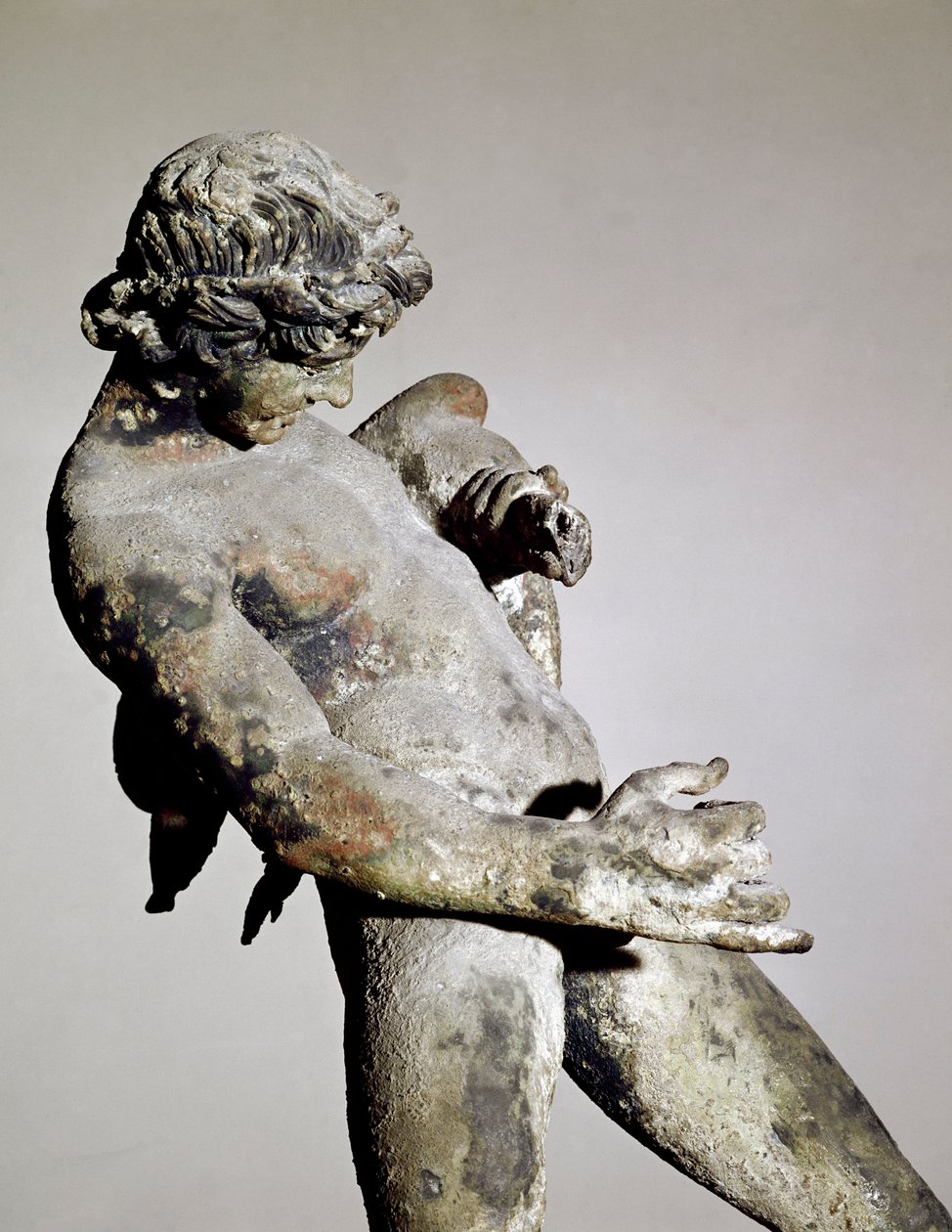 Detalle de un fauno (escultura de bronce) de Roman