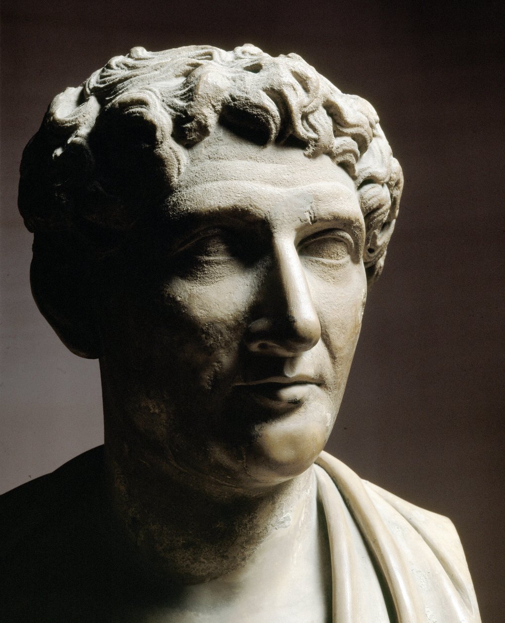 Cabeza de Ovidio (escultura de mármol) de Roman