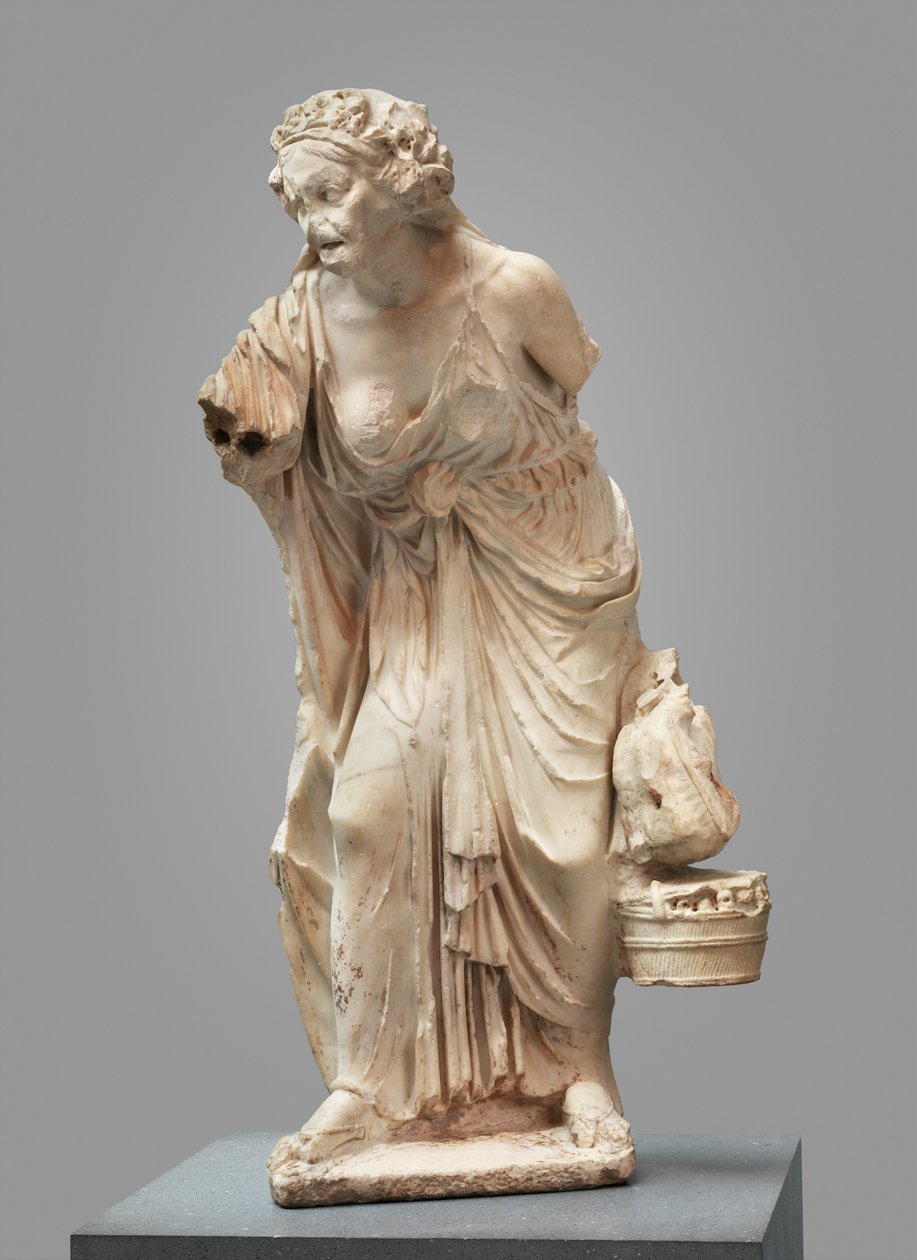 Estatua de mármol de una anciana de Roman