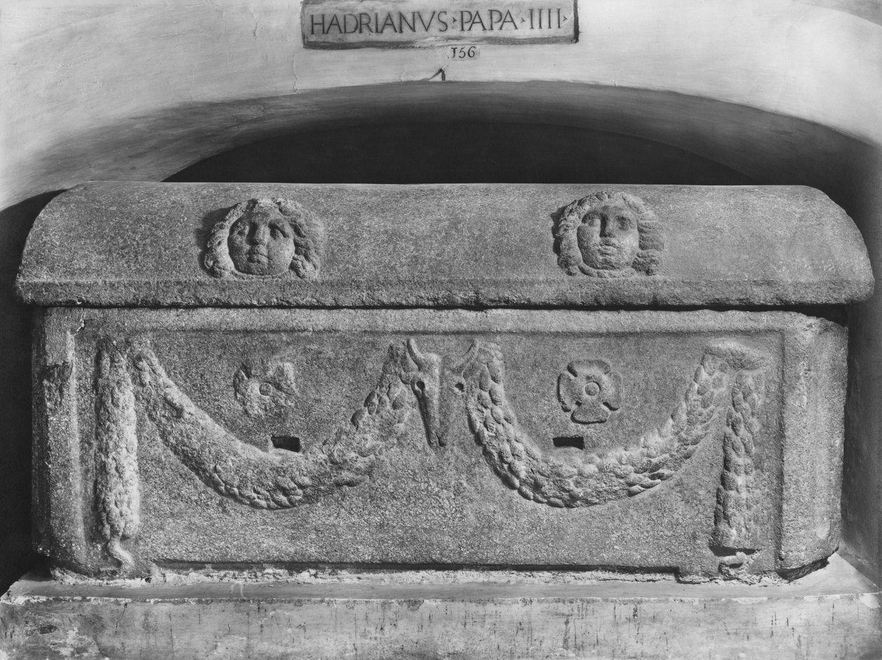 Sarcófago del Papa Adriano IV de Roman