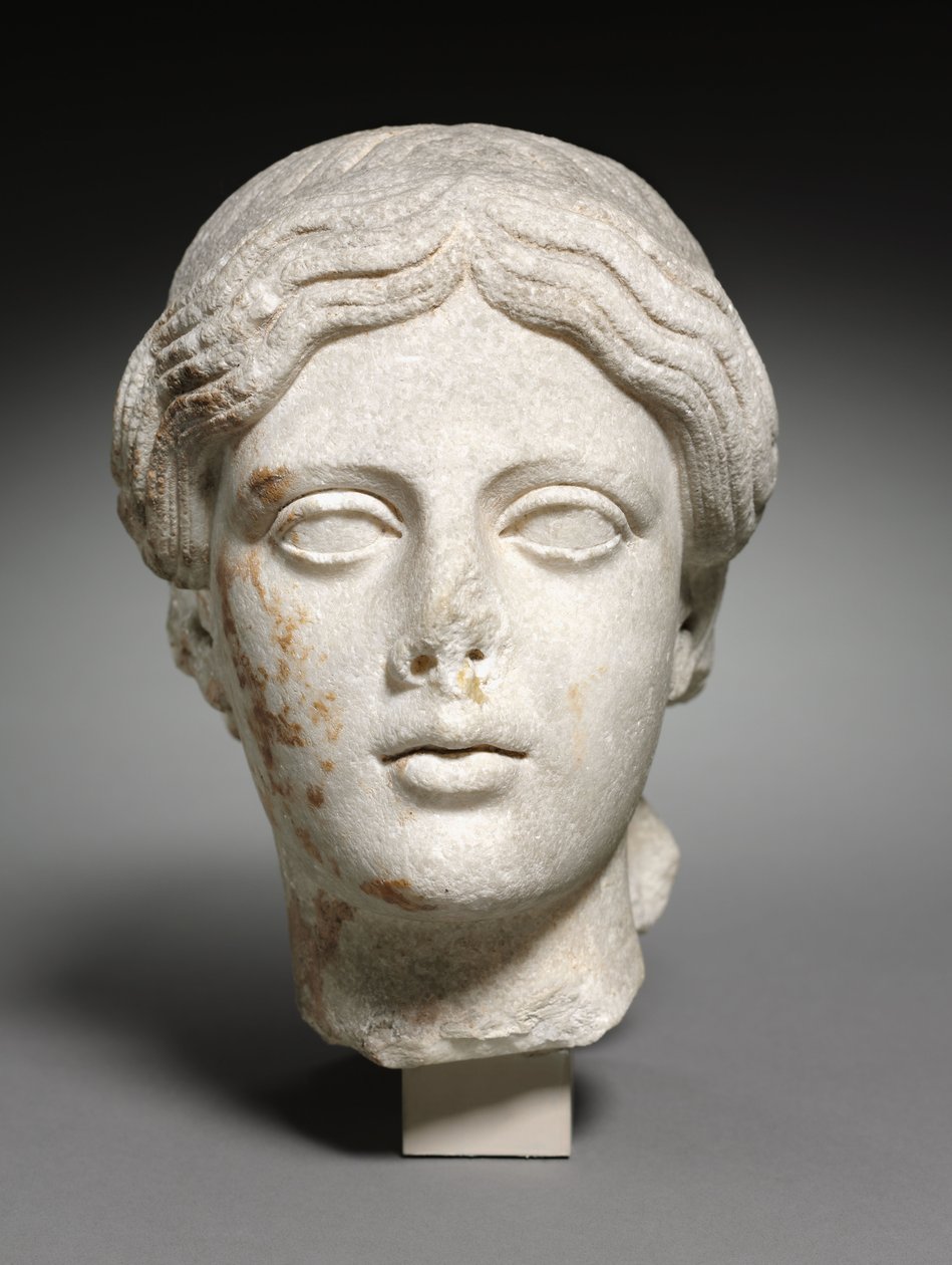 Cabeza de una mujer, 1-15 de Roman Imperial Period