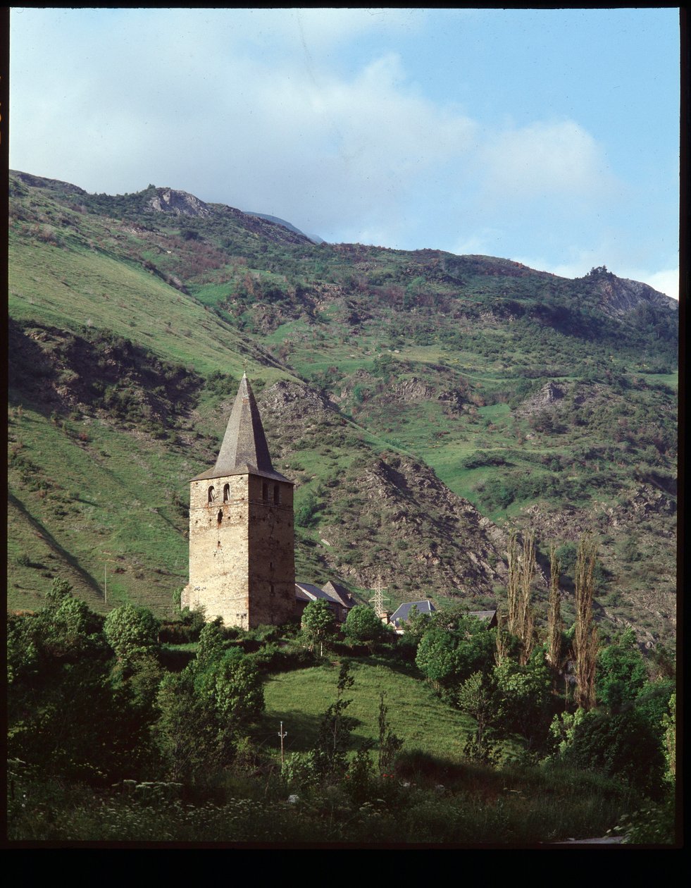 Campanario de la iglesia de Romanesque