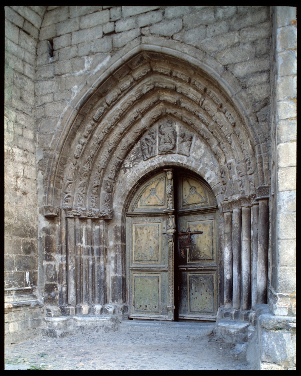 Vista de la iglesia de Romanesque