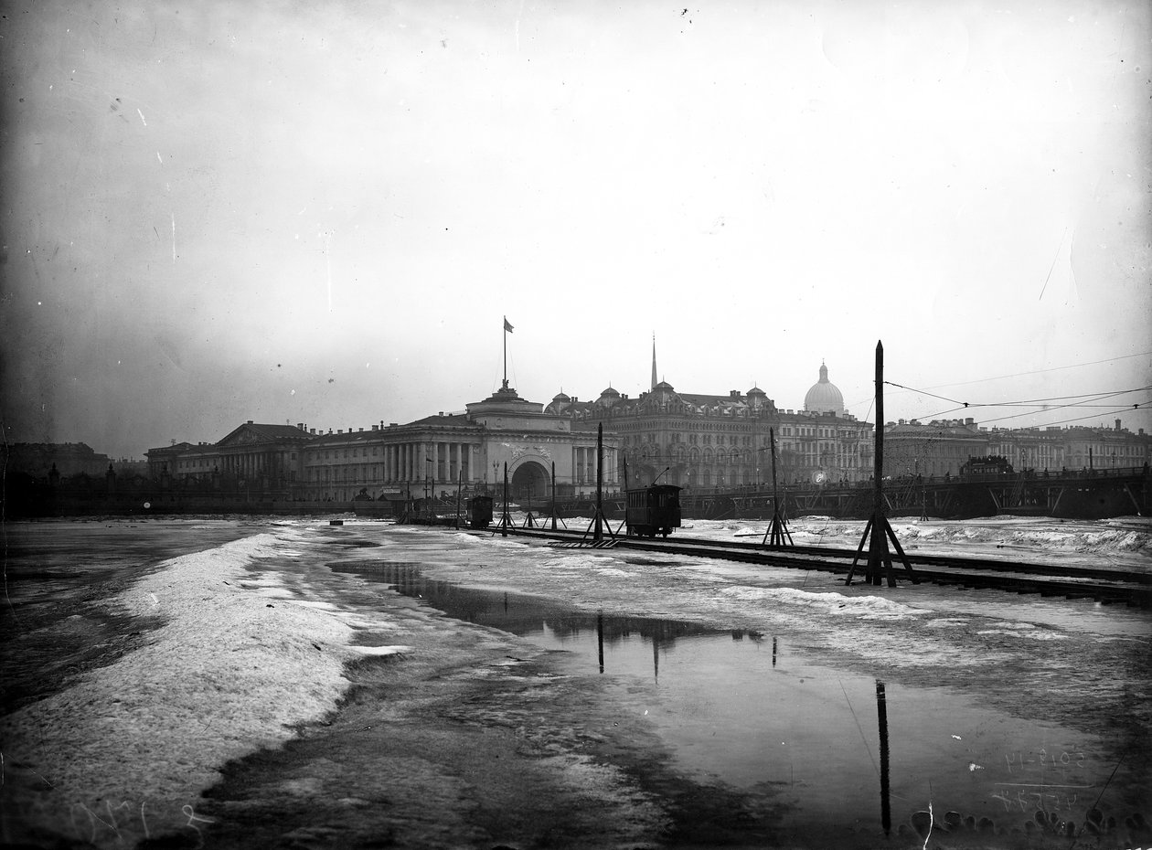 Líneas de tranvía eléctrico colocadas en el río Neva congelado de Russian Photographer