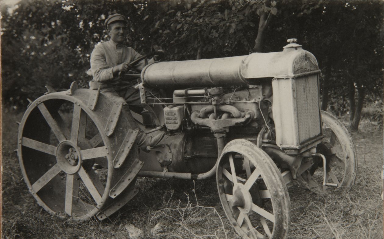 Primer tractor de Russian Photographer
