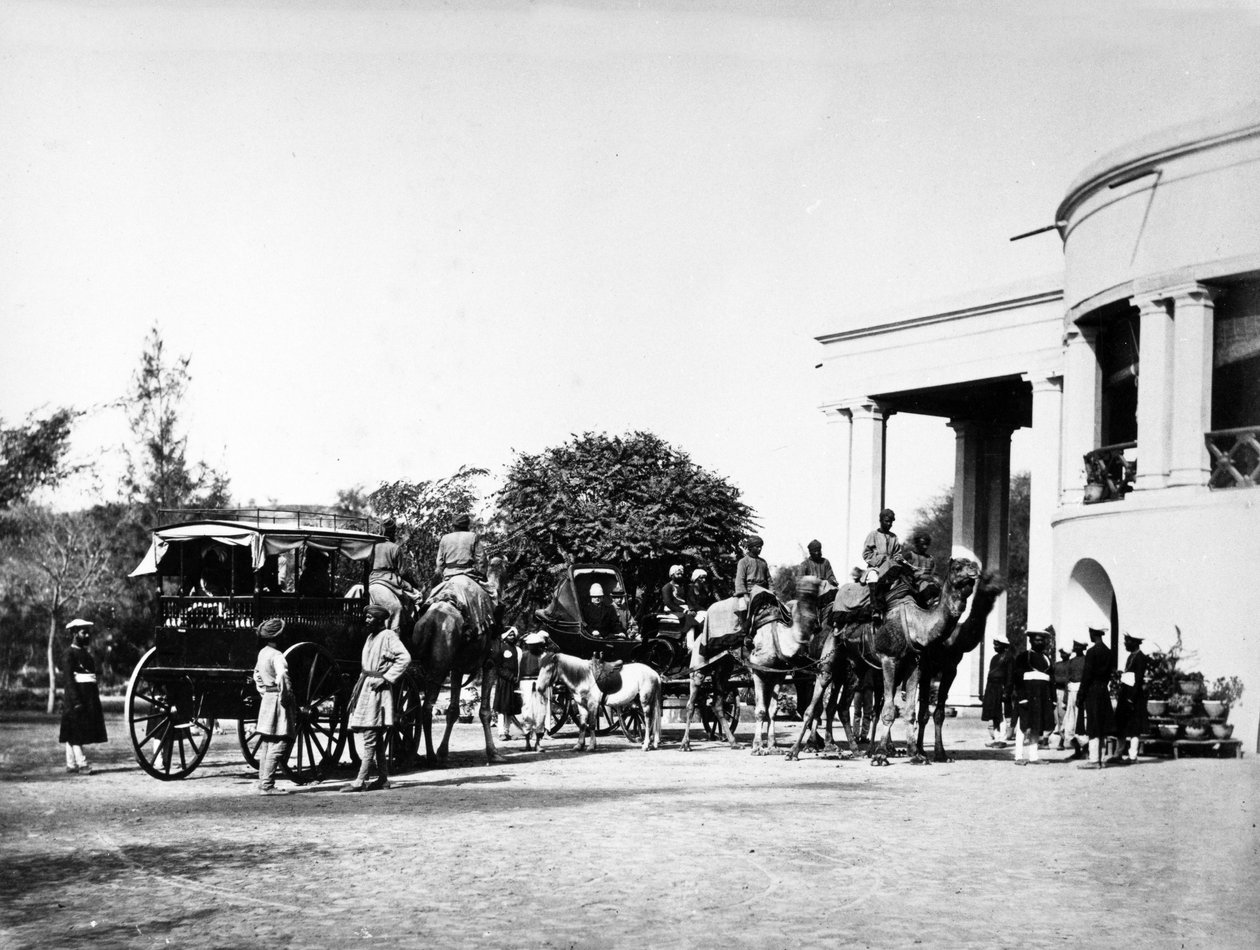 Gobernador Teniente de Punjab y su carruaje de camellos, 1864 de Samuel Bourne