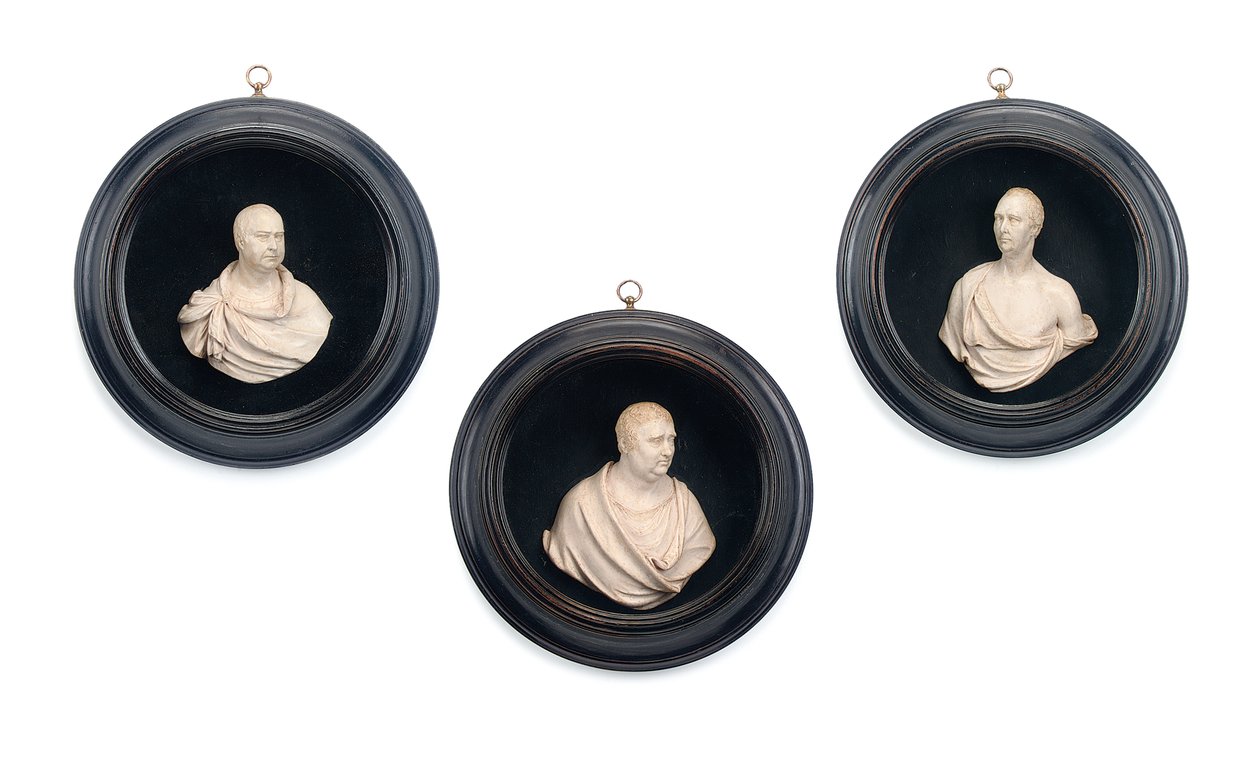 Grupo de tres retratos en alto relieve de Samuel Percy