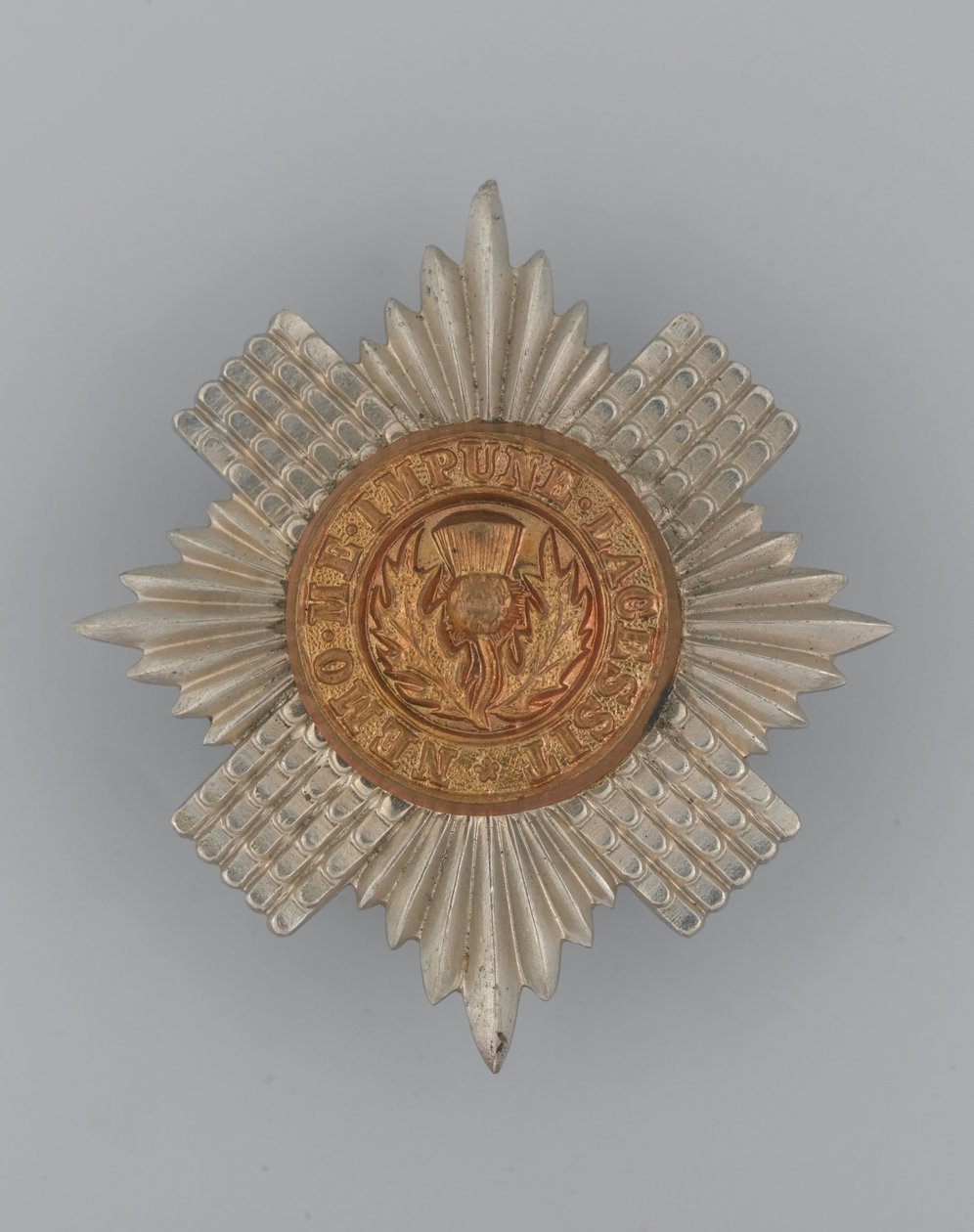Insignia de gorra, c.1896-1920 (metal) de School English
