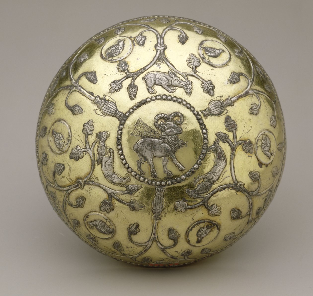 Cuenco, siglos VI-VII d.C. (plata dorada y tallada) de School Sasanian