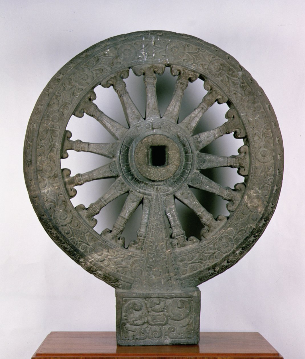 La Rueda de la Ley, siglo VII-VIII de Siamese School