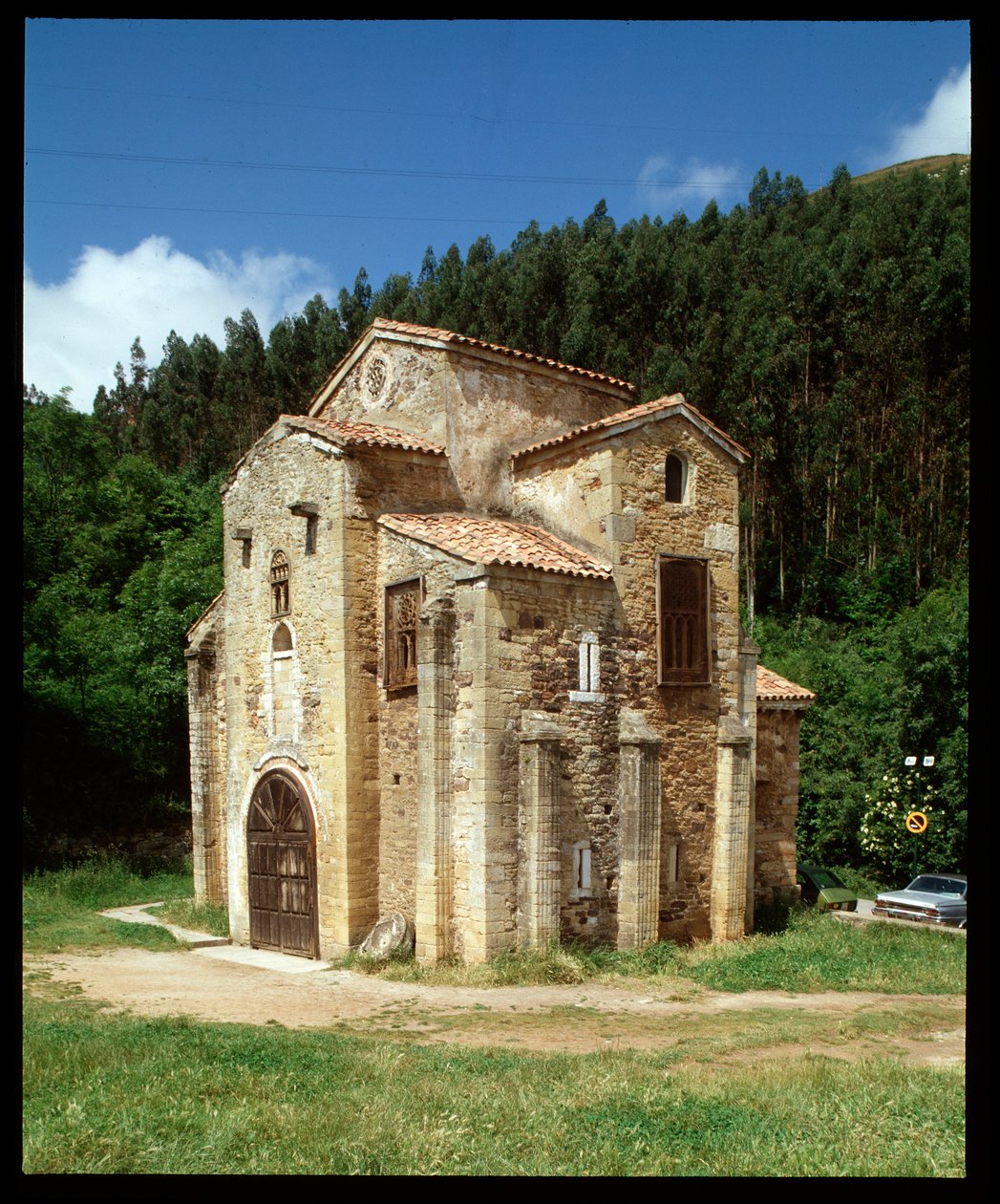 Vista de la iglesia de Spanish School