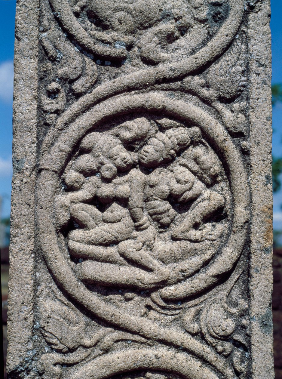 Relieve de un pilar de templo budista de Sri Lankan