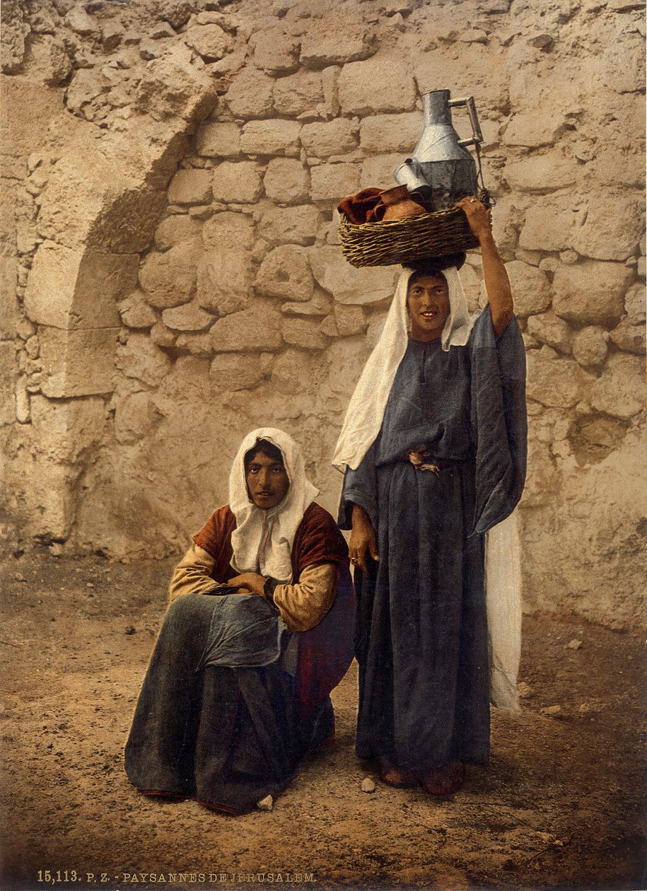 Mujeres árabes llevando jarras de leche, Jerusalén, c.1880-1900 de Swiss Photographer